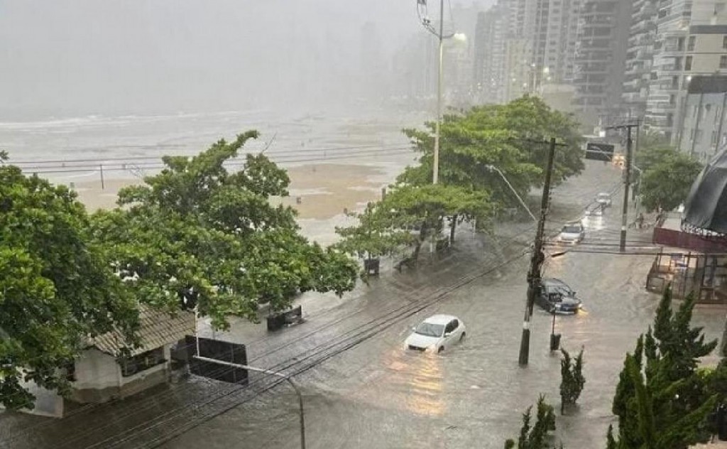 Lluvias en Brasil provocan inundaciones en Camboriú y Florianópolis, anegamientos en las rutas