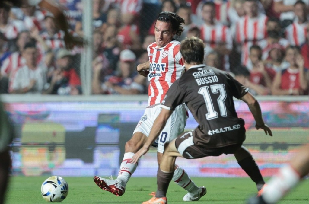 Unión igualó ante Platense en el debut
