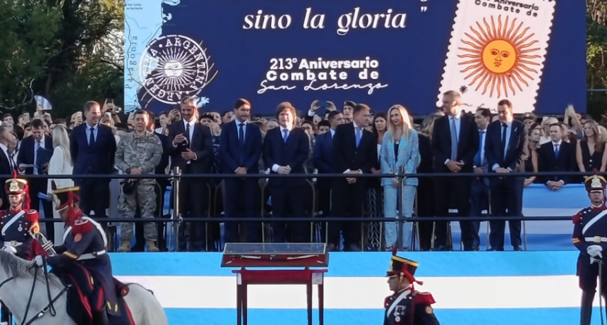 Milei y Pullaro encabezaron el acto de la entrega del sable de San Martín