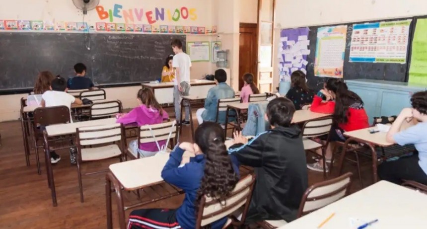 La provincia abrió la paritaria y los docentes sacan la calculadora