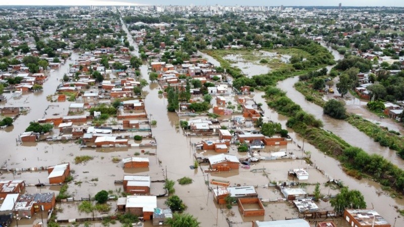 El Gobierno decretó tres días de duelo nacional por el temporal en Bahía Blanca, que dejó al menos 16 muertos