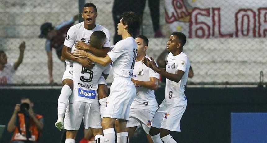Estudiantes cayó como local ante Santos
