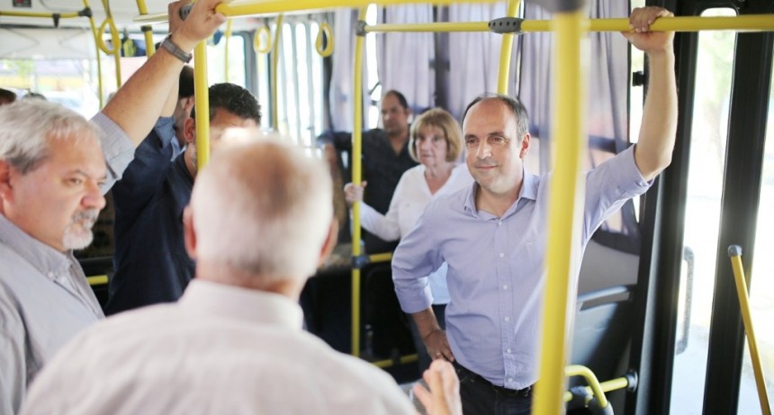 José Corral presentó la nueva flota de la LÃnea 18 y la próxima en renovarse será la 9