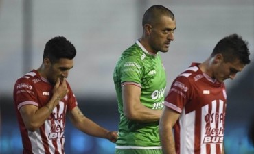Unión cayó en La Plata y suma 8 partidos sin conocer la victoria