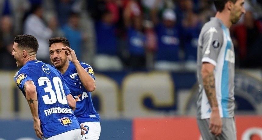 Racing perdió en Brasil y quedó segundo en su grupo