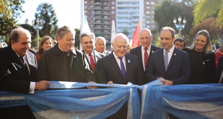 Corral participó de los actos por el 208° aniversario de la Revolución de Mayo