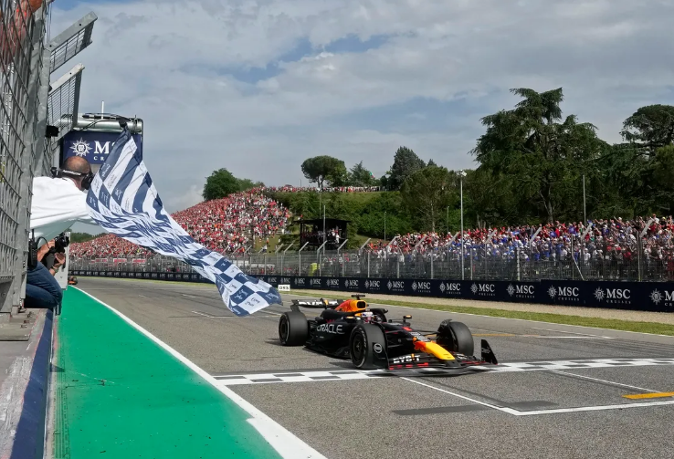 Max Verstappen aguantó a Norris en el final y se quedó con el Gran Premio de Italia