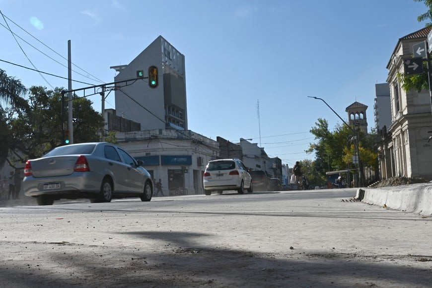 Habilitaron el tránsito en la esquina de 9 de Julio y bulevar tras un año de trabajo en el socavón