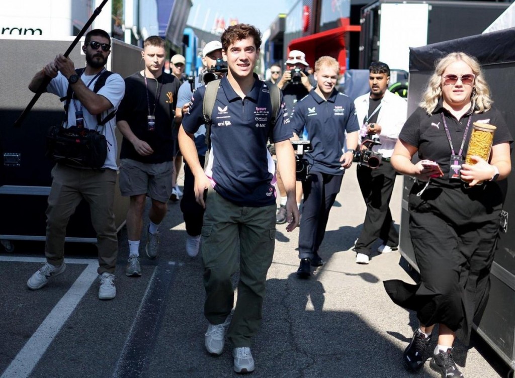 Colapinto ya está en Imola y prepara su actividad en la previa de las prácticas