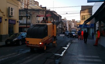Cortes y desvíos por trabajos de bacheo