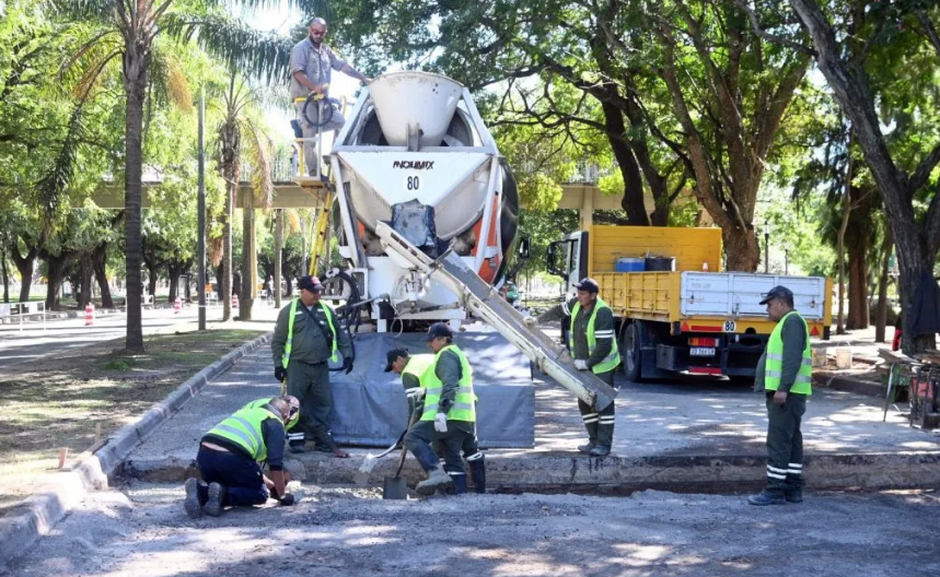 Comenzó la construcción del tercer manda-peatón en el lado este de avenida Almirante Brown y Patricio Cullen