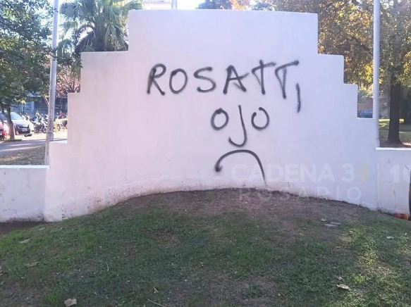 Allanaron al apuntado por pintadas contra Rosatti tras la condena a CFK