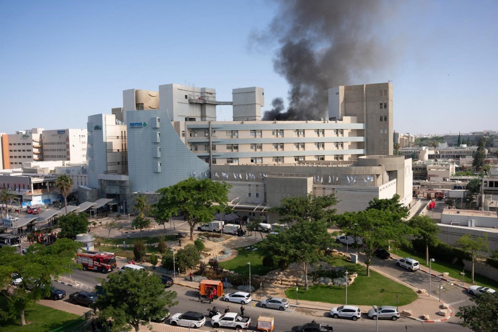 un misil iraní impactó contra el hospital de Soroka en el sur de Israel