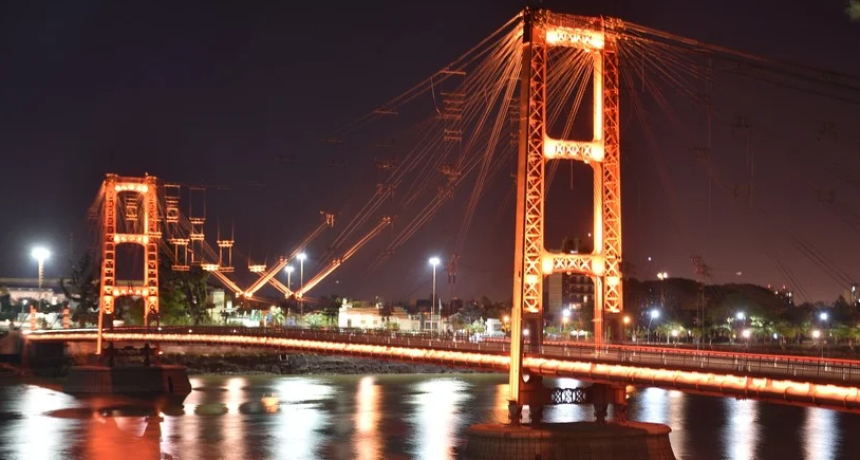 Puente Colgante: inician el recambio de luces y habr&aacute; cortes diarios de tr&aacute;nsito