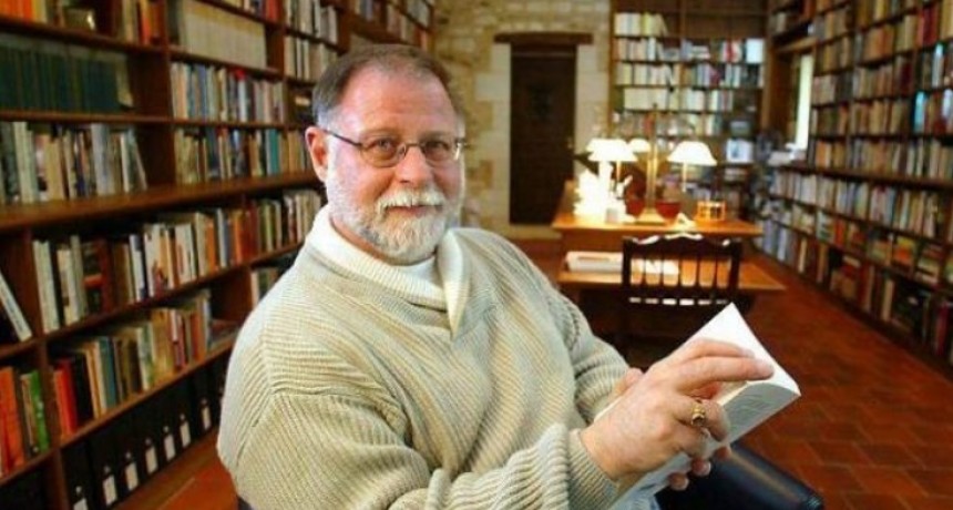 Renunció Alberto Manguel, director de la Biblioteca Nacional