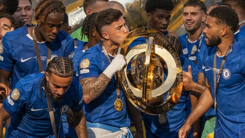 Enzo Fernández, doble campeón mundial y perfecto en finales