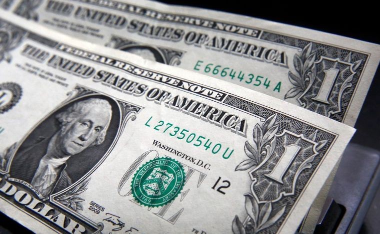 El dólar se disparó $25 en un día y quedó cerca del techo de la banda cambiaria