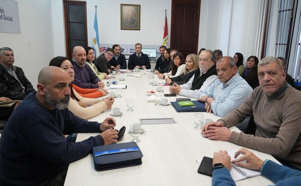Paritarias en Santa Fe: gremios docentes y ATE definen su respuesta este jueves