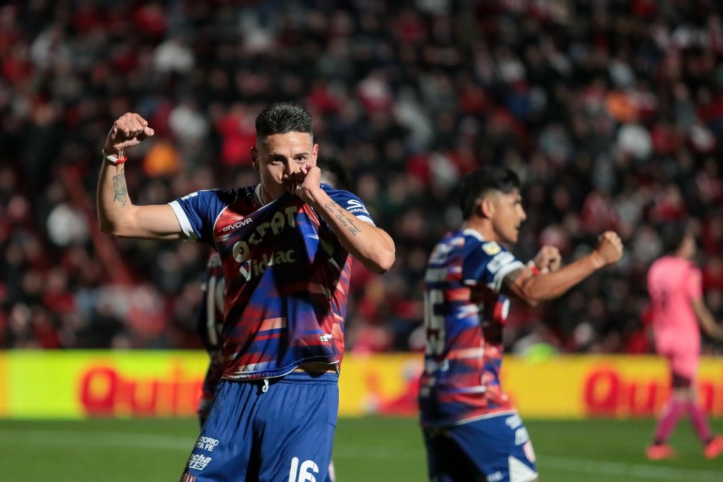 Unión Goleó a Instituto 4 a 0 y ganó de visitante después de 10 meses.