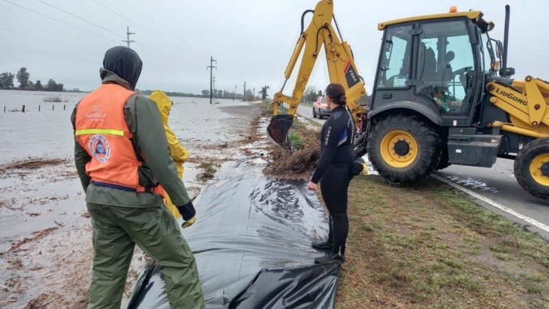 Temporal de lluvia en el sur de Santa Fe: rutas cortadas y localidades asistidas