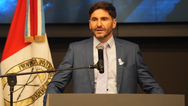 El gobierno sigue sin escuchar, paralizado, el mensaje de Pullaro tras la convocatoria de Milei a gobernadores