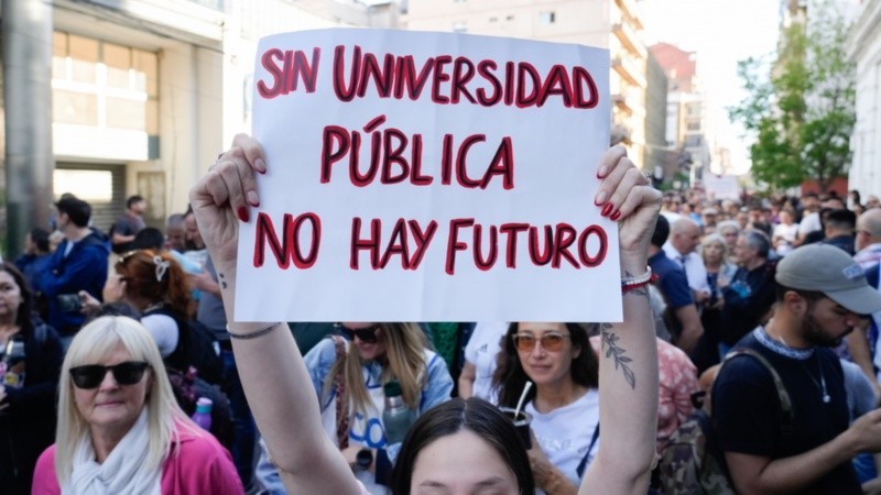 Milei vetó de forma total la ley de Financiamiento Universitario: gremios harán paro este viernes