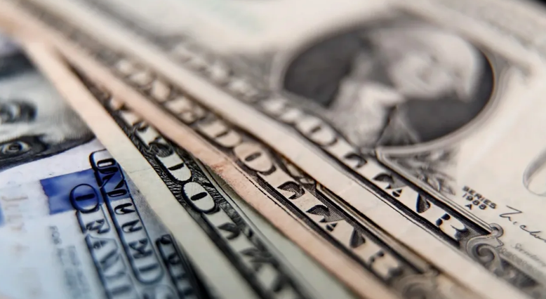 Claves del día: dólar a $1.500, bonos en picada, Caputo promete vender hasta el último billete y el BCRA quemó US$379 Millones