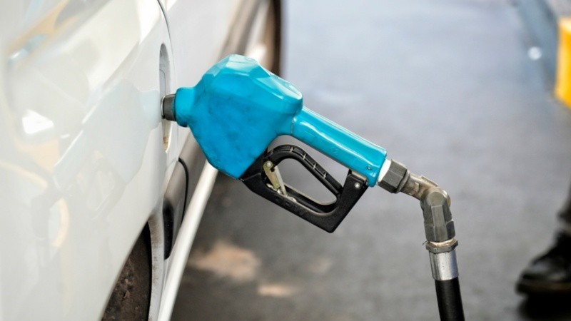 YPF aumentó el precio de la nafta y llenar el tanque no baja de $75.000