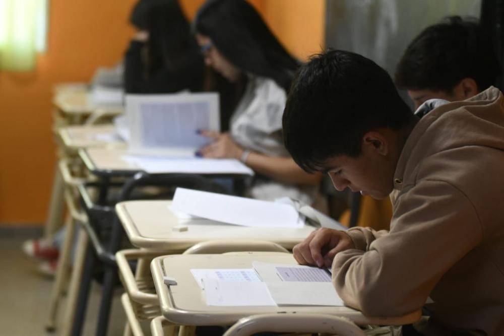 Alertan que solo 10 de cada 100 chicos completan la secundaria en tiempo y forma