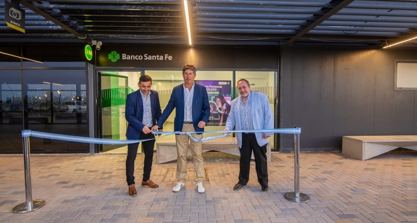 Banco Santa Fe inauguró un moderno lobby con cajero automatico en el Parque Industrial de Funes