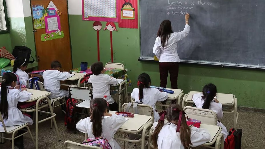 Más de 62 mil docentes reciben este jueves el incentivo por Asistencia Perfecta