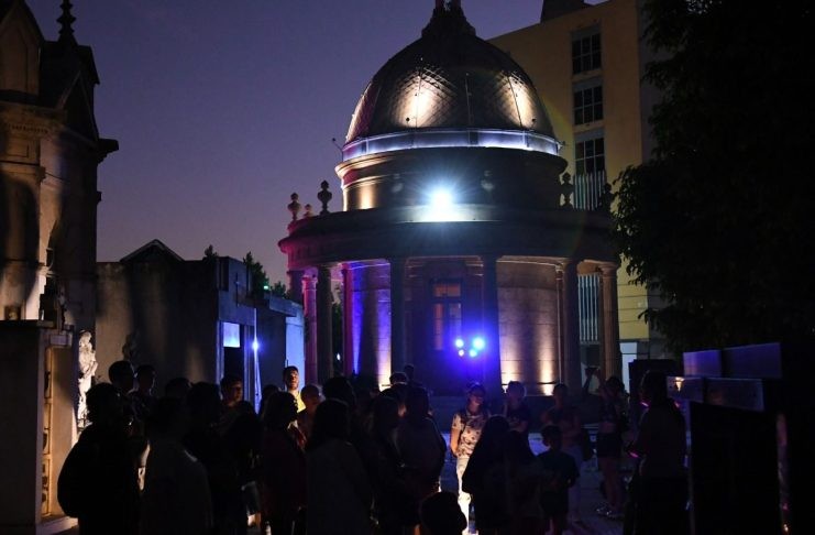 El Cementerio Municipal se abre de noche para vivir la cultura