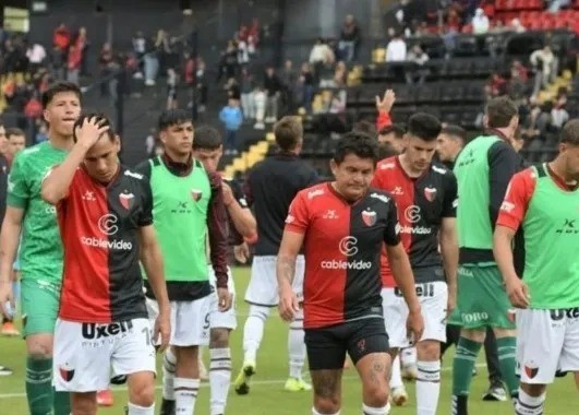 El plantel de Colón mantiene la huelga por deudas salariales y complica la pretemporada