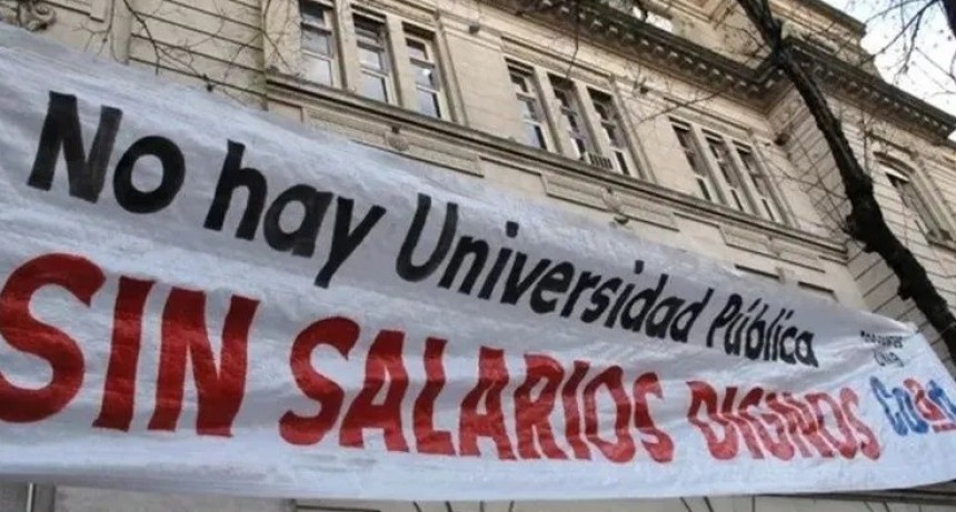 Docentes universitarios iniciaron un paro de 72 horas por salarios y financiamiento