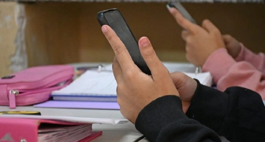 Prohibición de celulares y cambios en el incentivo docente, los ejes de Educación para 2026
