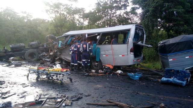 "Palazo" m&uacute;ltiple en ruta de Brasil: 13 muertos