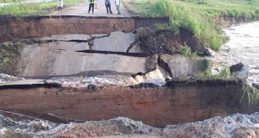 Corte total en la Ruta 1: se hundió el asfalto