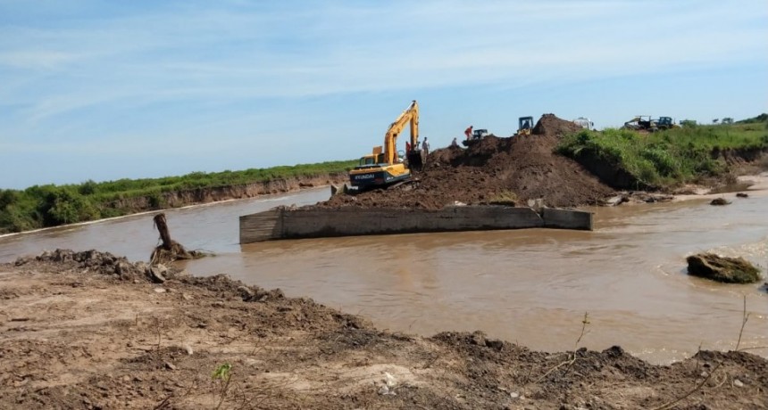 El Ejército comenzó con la instalación del puente en la Ruta N°1