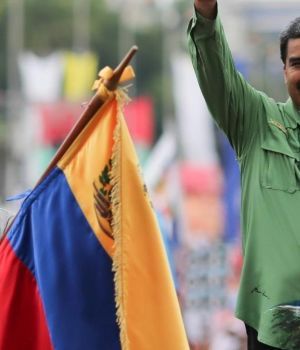 Maradona: "Hoy, m&aacute;s que nunca, con Maduro"