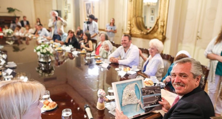 El Presidente se reuni&oacute; con representantes de organismos de Derechos Humanos