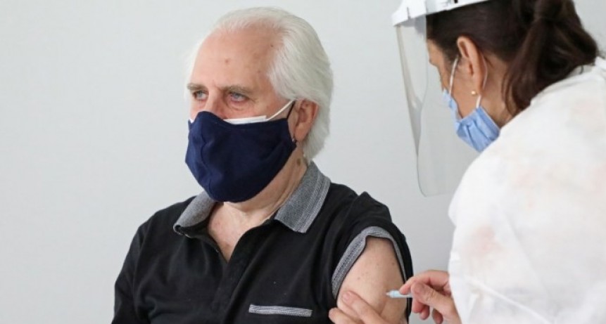 Contin&uacute;a la vacunaci&oacute;n contra el COVID19 para mayores de 60 a&ntilde;os