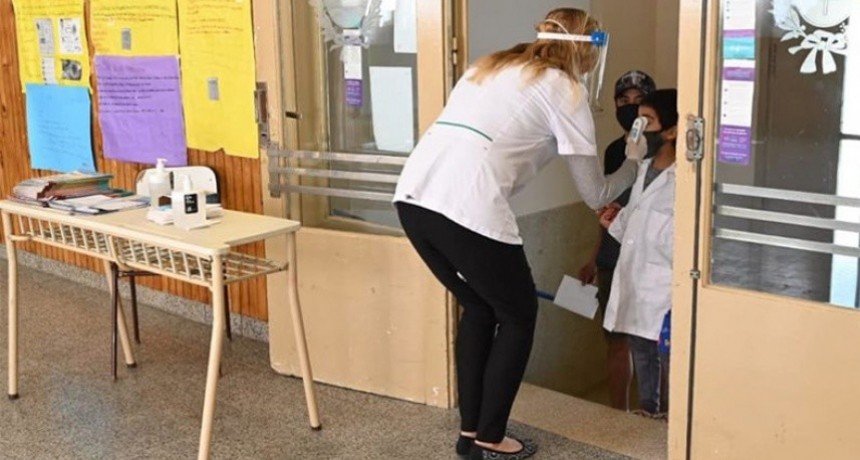 Pase sanitario en las escuelas: Amsaf&eacute; decidir&aacute; su postura