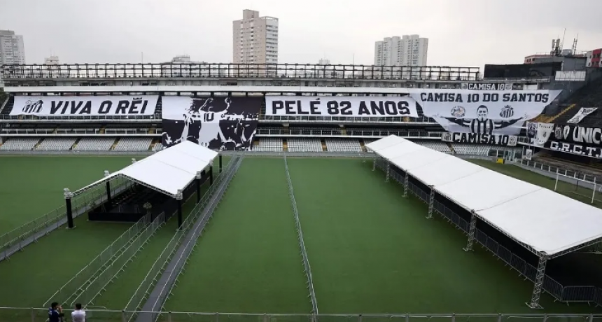 Pelé será velado hoy en el estadio del Santos