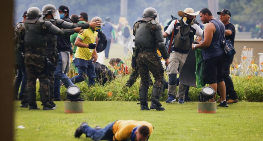 Militares y fuerzas de seguridad retoman el control de los edificios gubernamentales en Brasilia