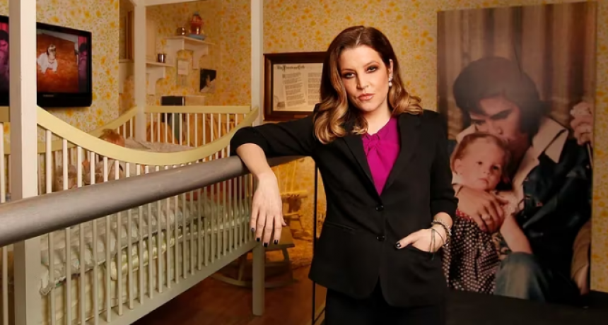 Muri&oacute; la cantante Lisa Marie Presley, hija de Elvis Presley, tras un paro card&iacute;aco