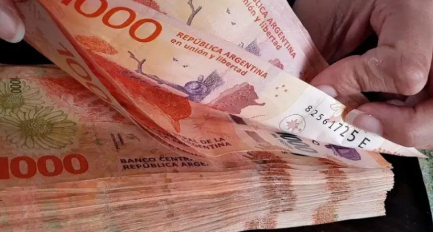 El Gobierno eval&uacute;a emitir un billete de mayor denominaci&oacute;n