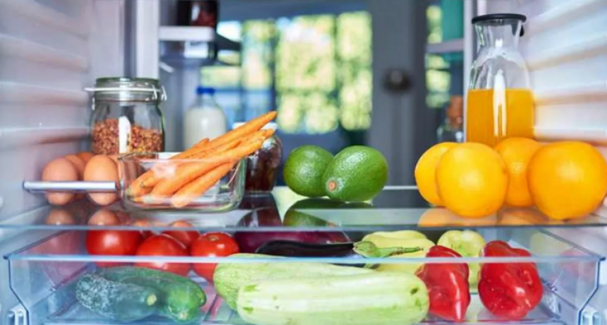 Los errores m&aacute;s comunes al guardar alimentos en la heladera: c&oacute;mo organizarla