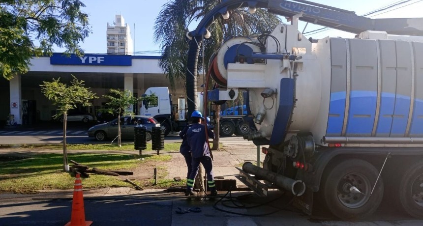 Emergencia H&iacute;drica: Provincia dispuso 4 camiones desobstructores de ASSA para limpiar desag&uuml;es en la capital