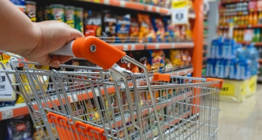 Cae el pago con billetes en supermercados: El consumidor muta por necesidad