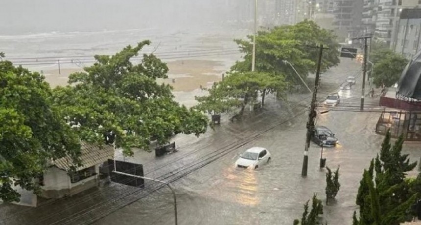 Lluvias en Brasil provocan inundaciones en Camboriú y Florianópolis, anegamientos en las rutas